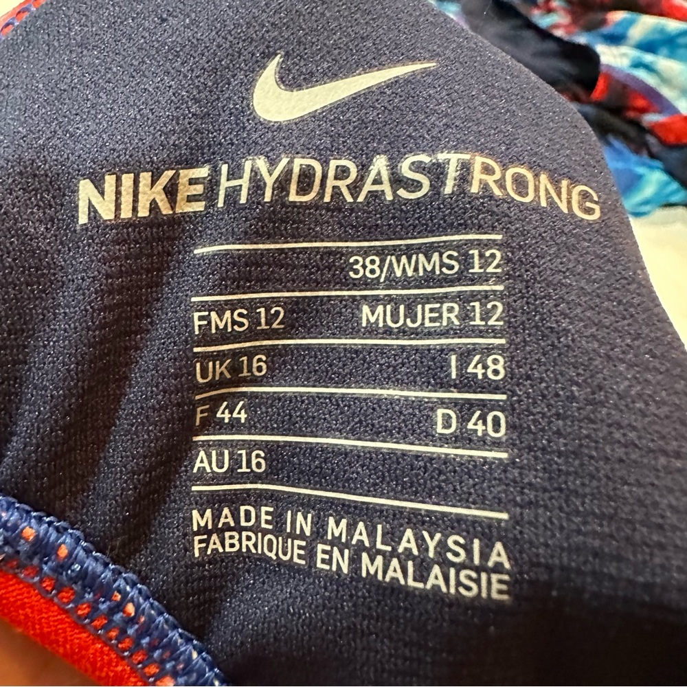 Nike Hydrastrong Swimsuit - Picture 12 of 16